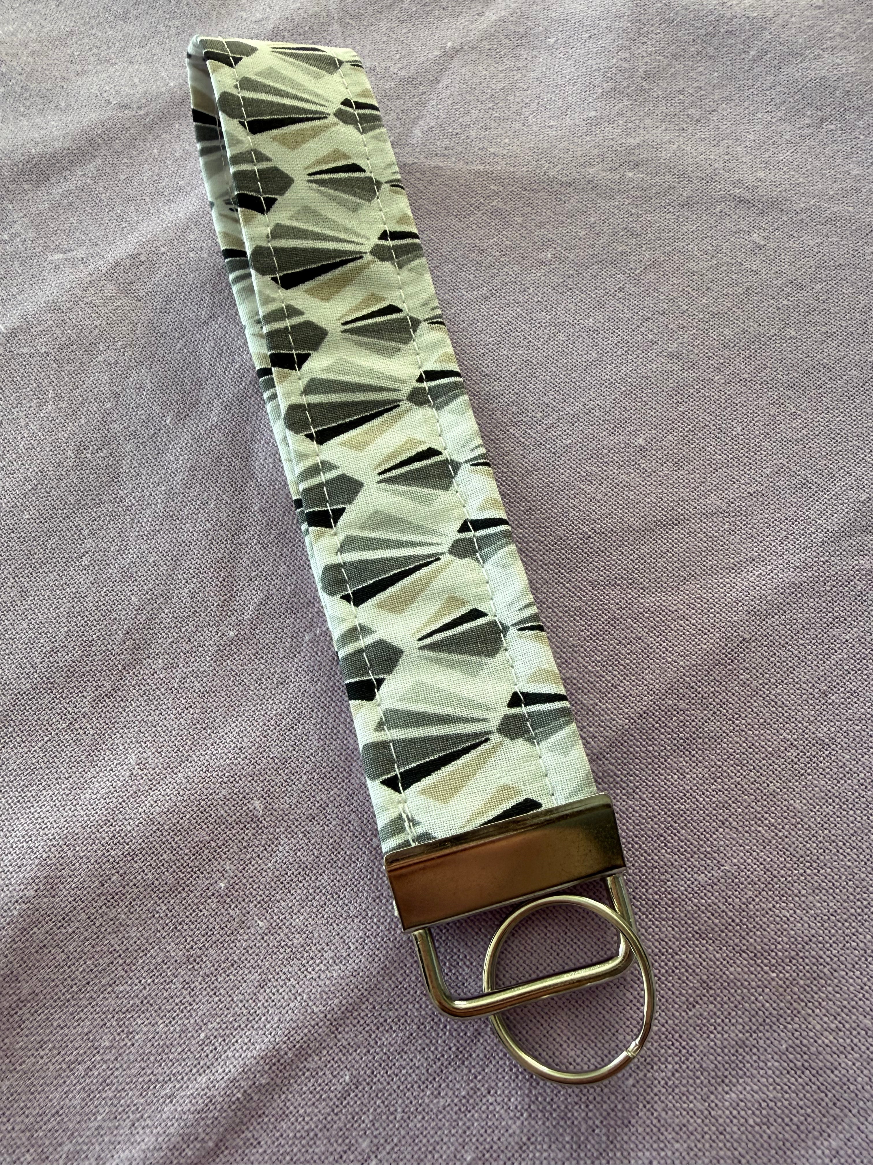 Wristlet Schlüsselanhänger "Gray diamonds"