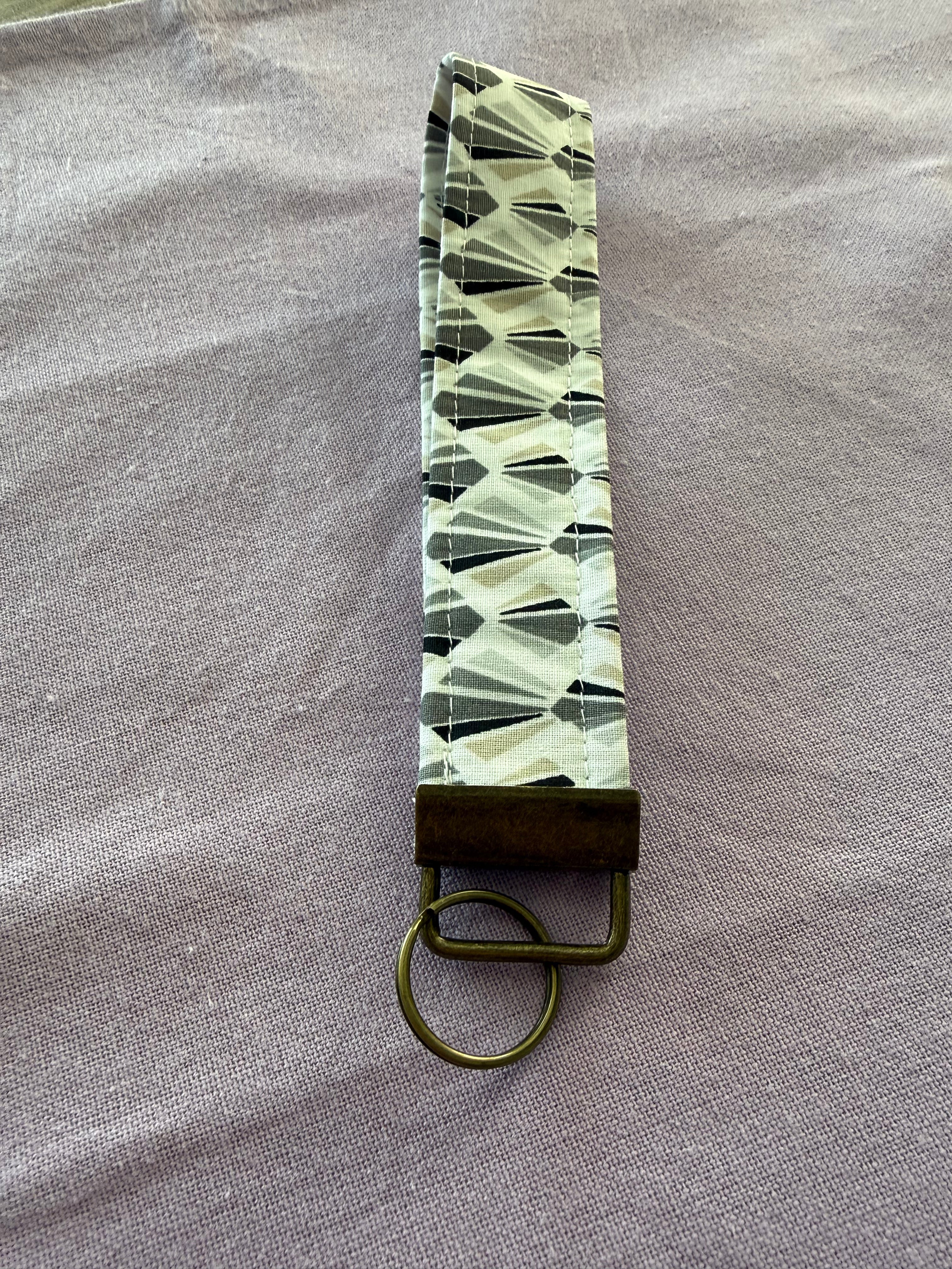 Wristlet Schlüsselanhänger "Gray diamonds"