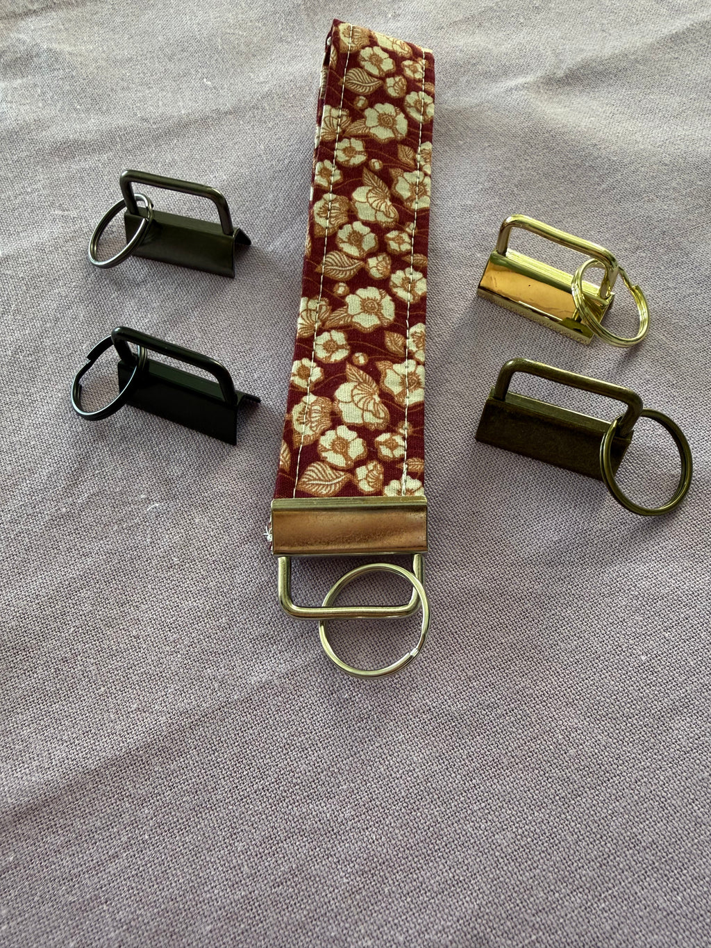 Wristlet Schlüsselanhänger "Crimson bloom"