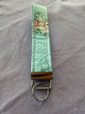 Wristlet Schlüsselanhänger "Blue garden charm"