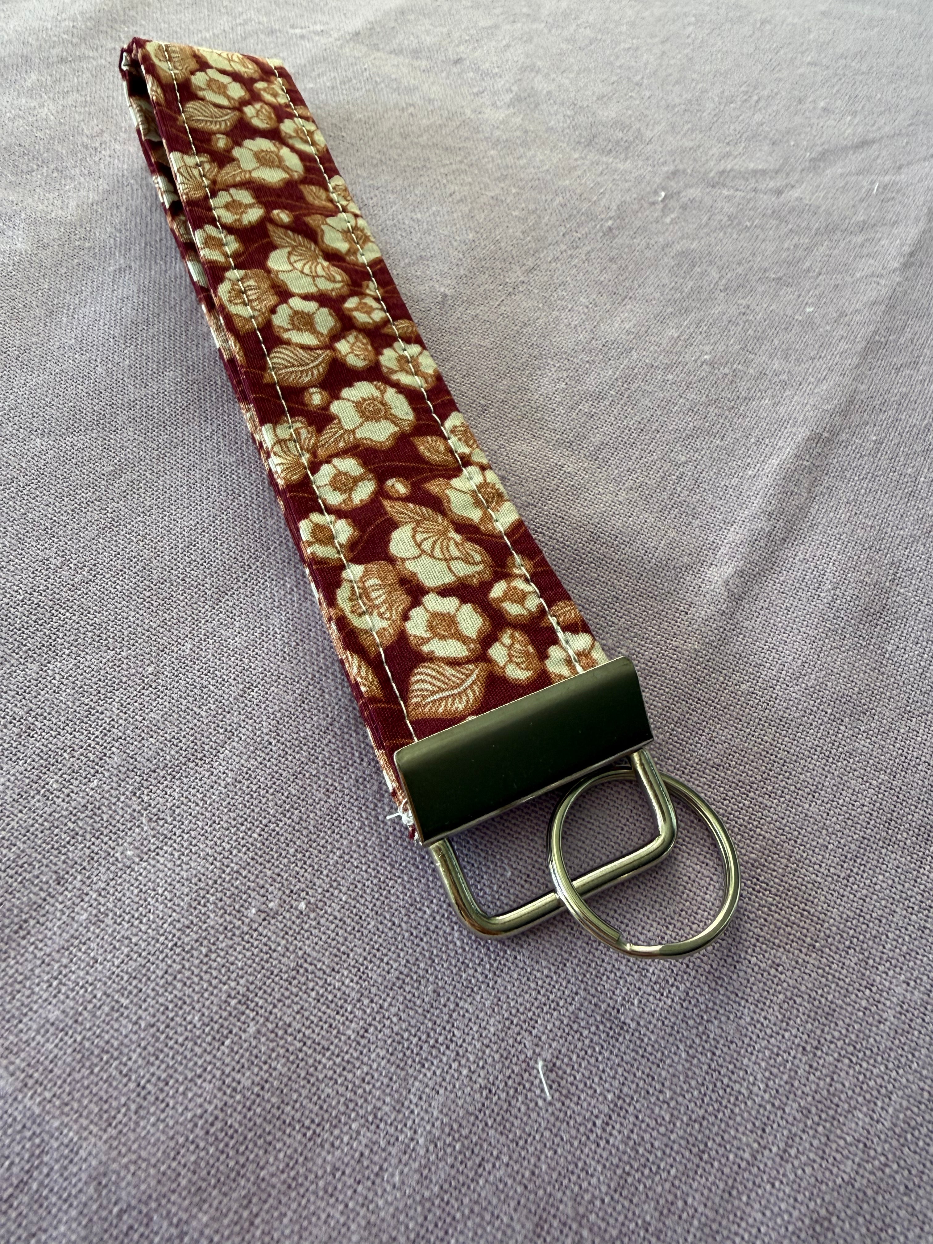 Wristlet Schlüsselanhänger "Crimson bloom"
