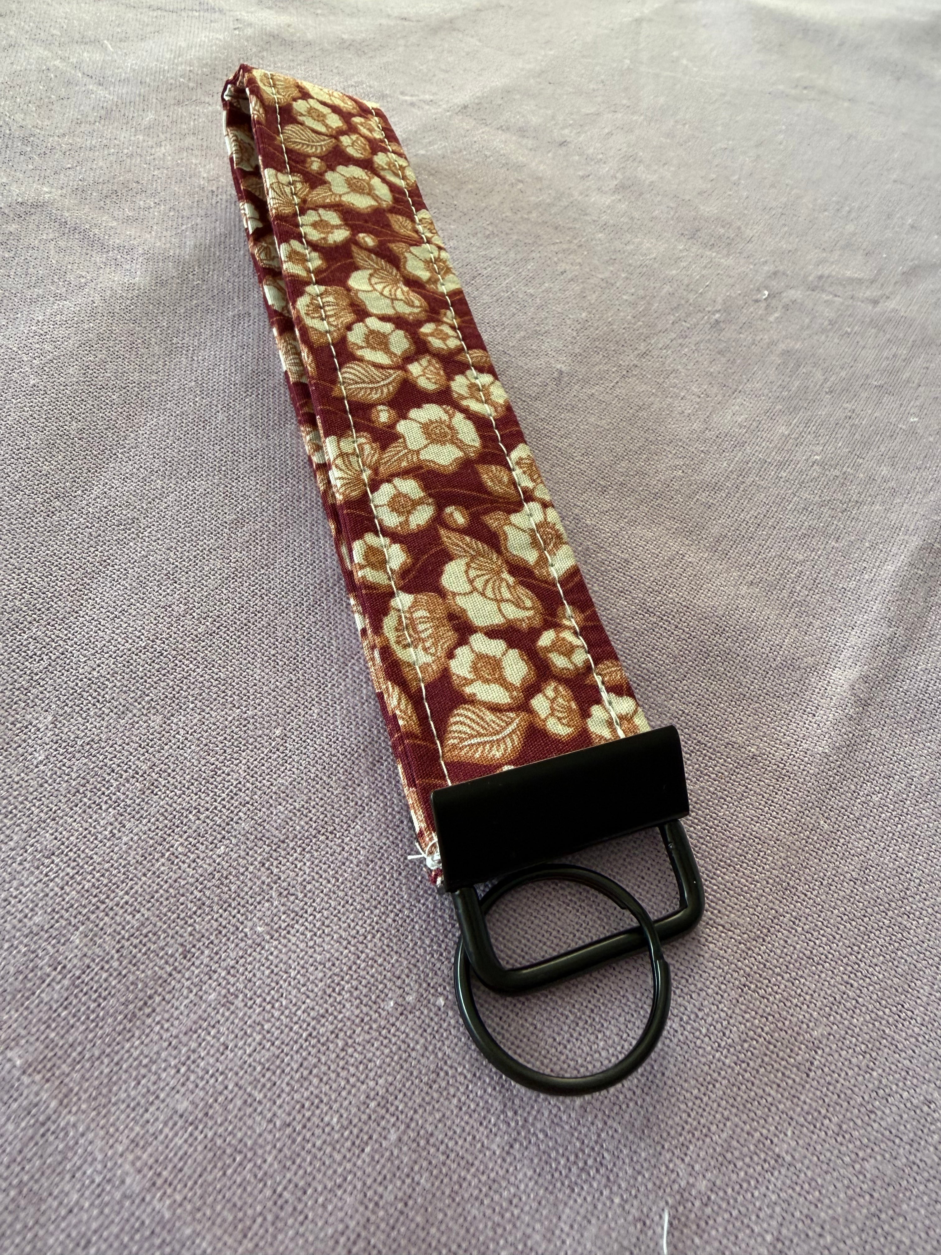 Wristlet Schlüsselanhänger "Crimson bloom"