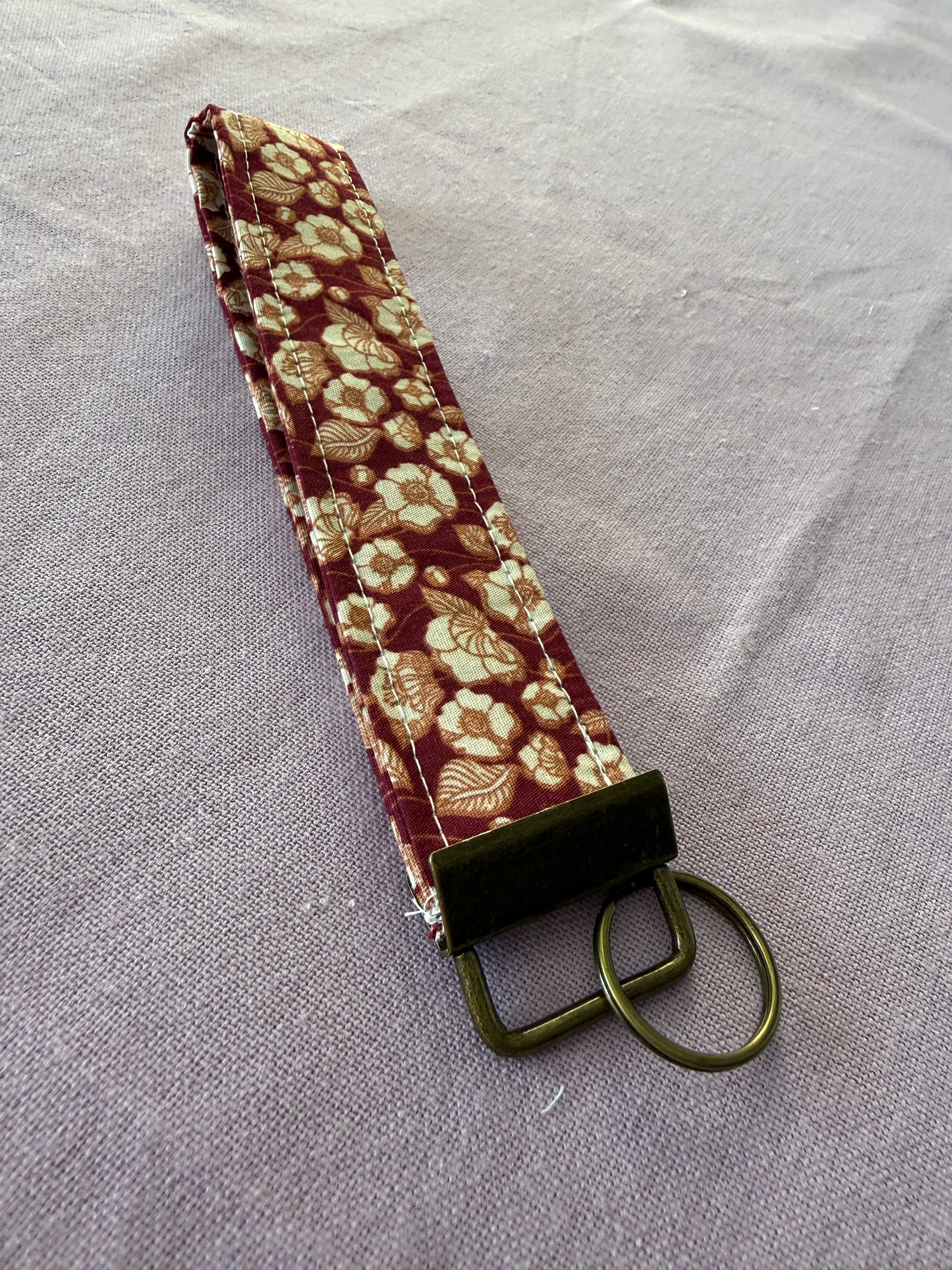 Wristlet Schlüsselanhänger "Crimson bloom"