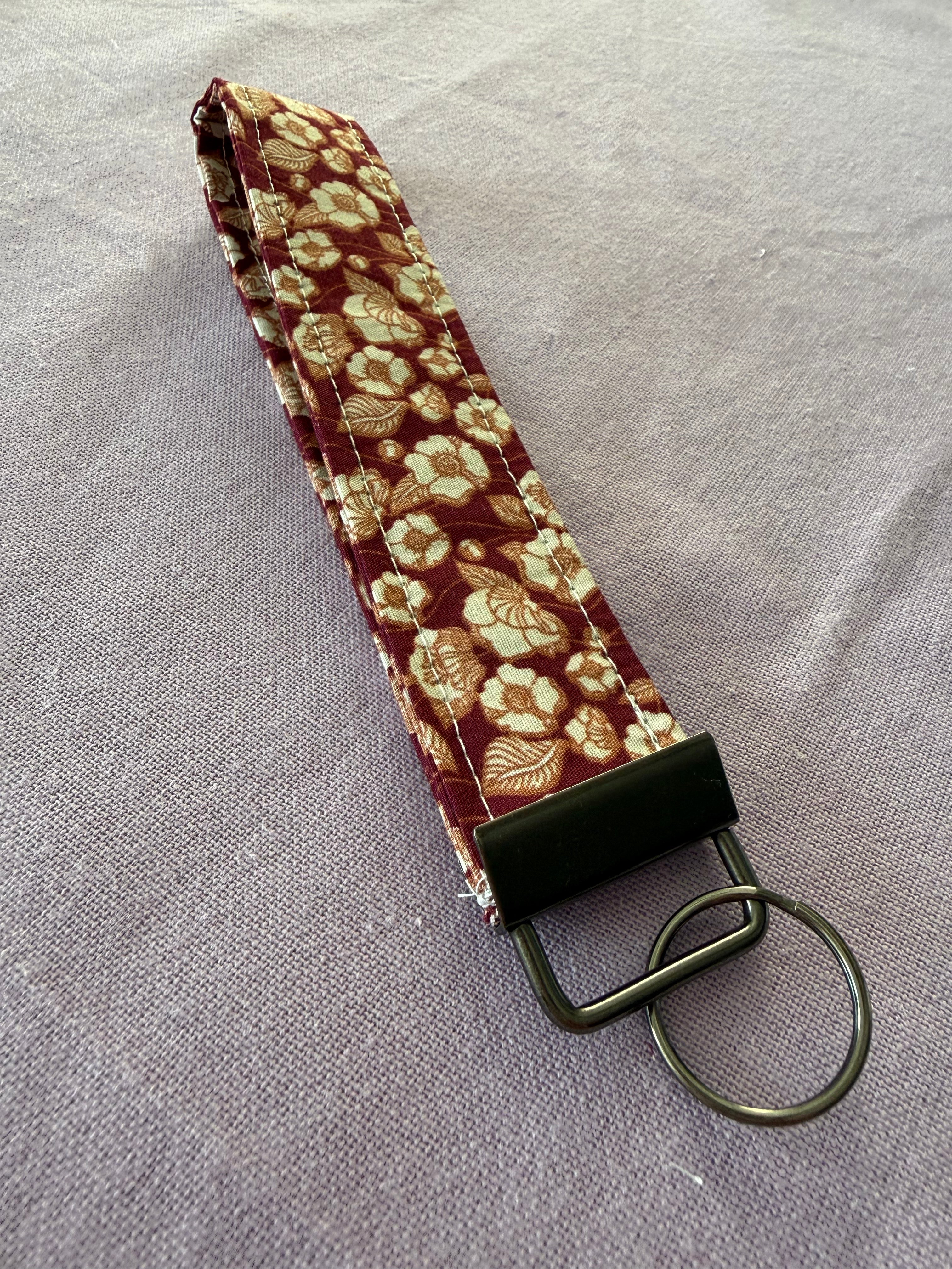 Wristlet Schlüsselanhänger "Crimson bloom"