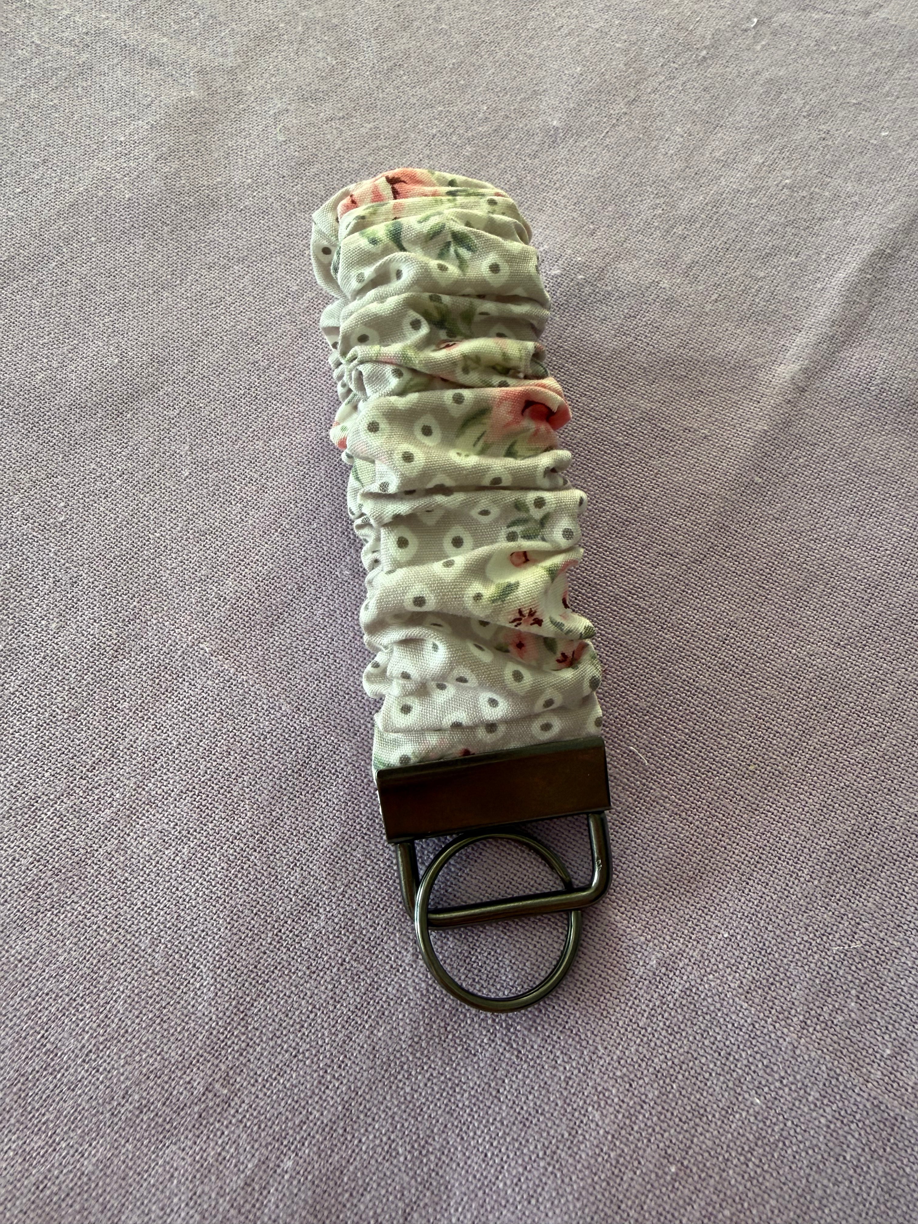 Scrunchy Schlüsselanhänger "Rose whisper"