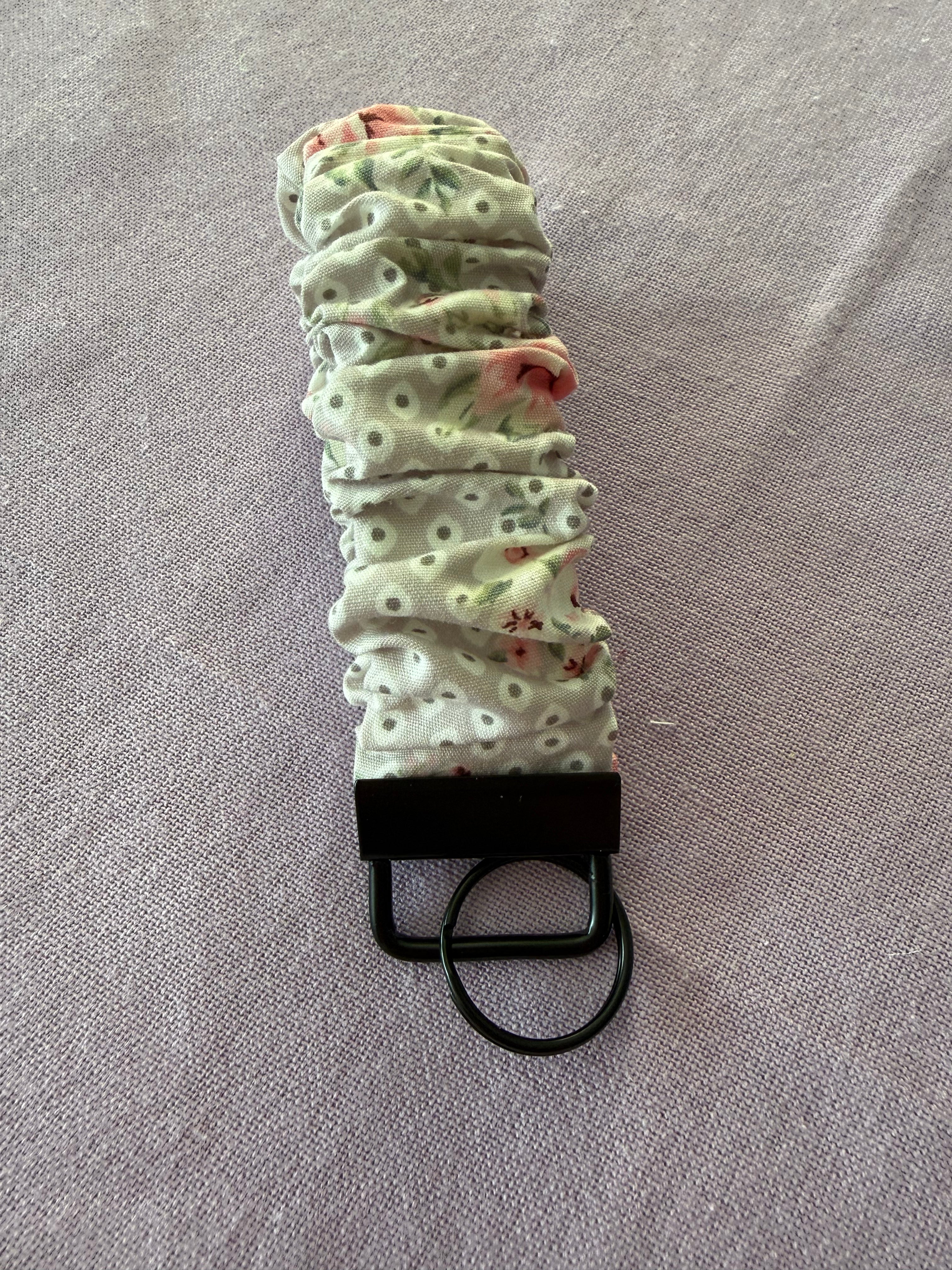 Scrunchy Schlüsselanhänger "Rose whisper"