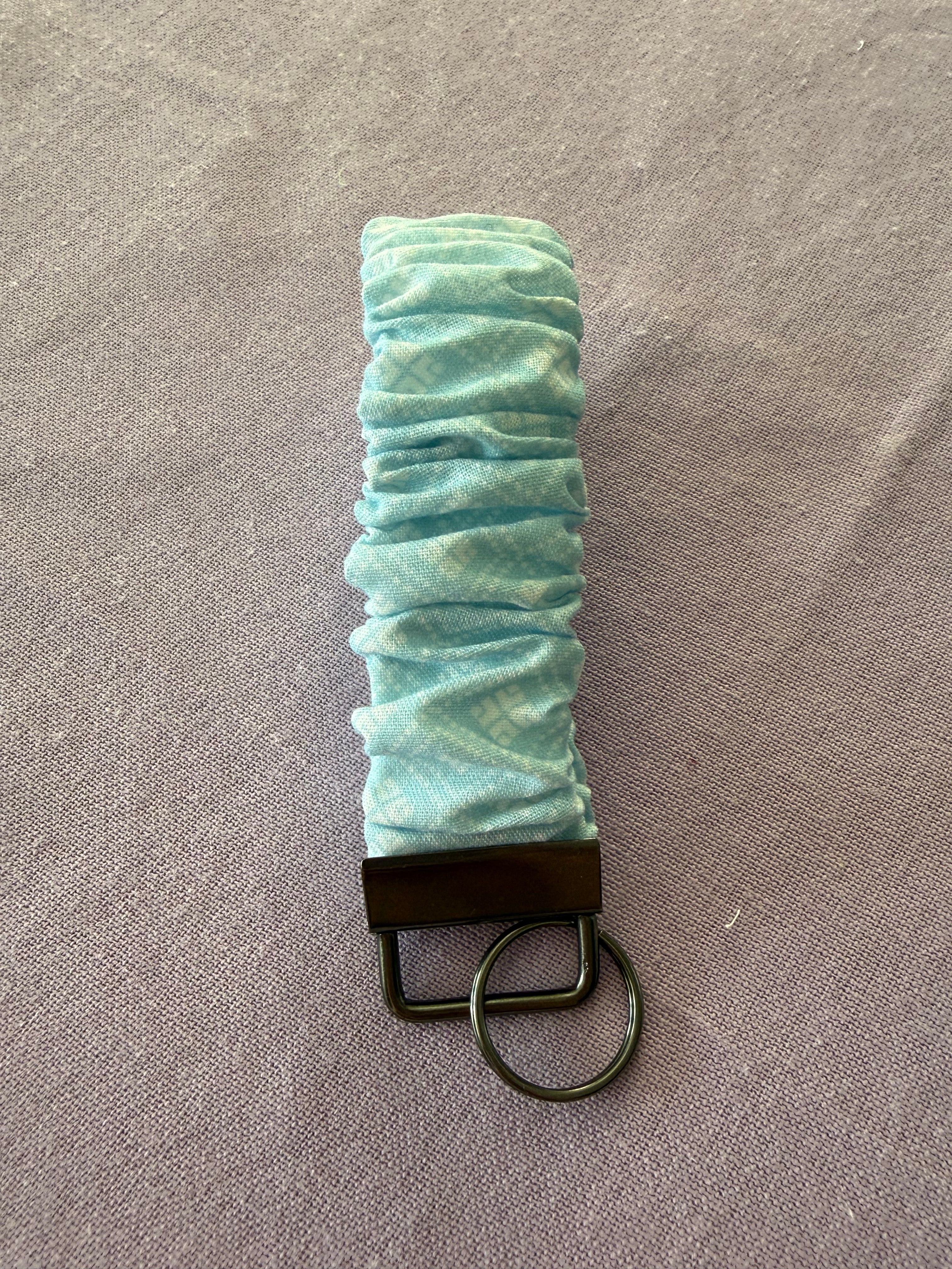 Scrunchy Schlüsselanhänger "Arctic loom"