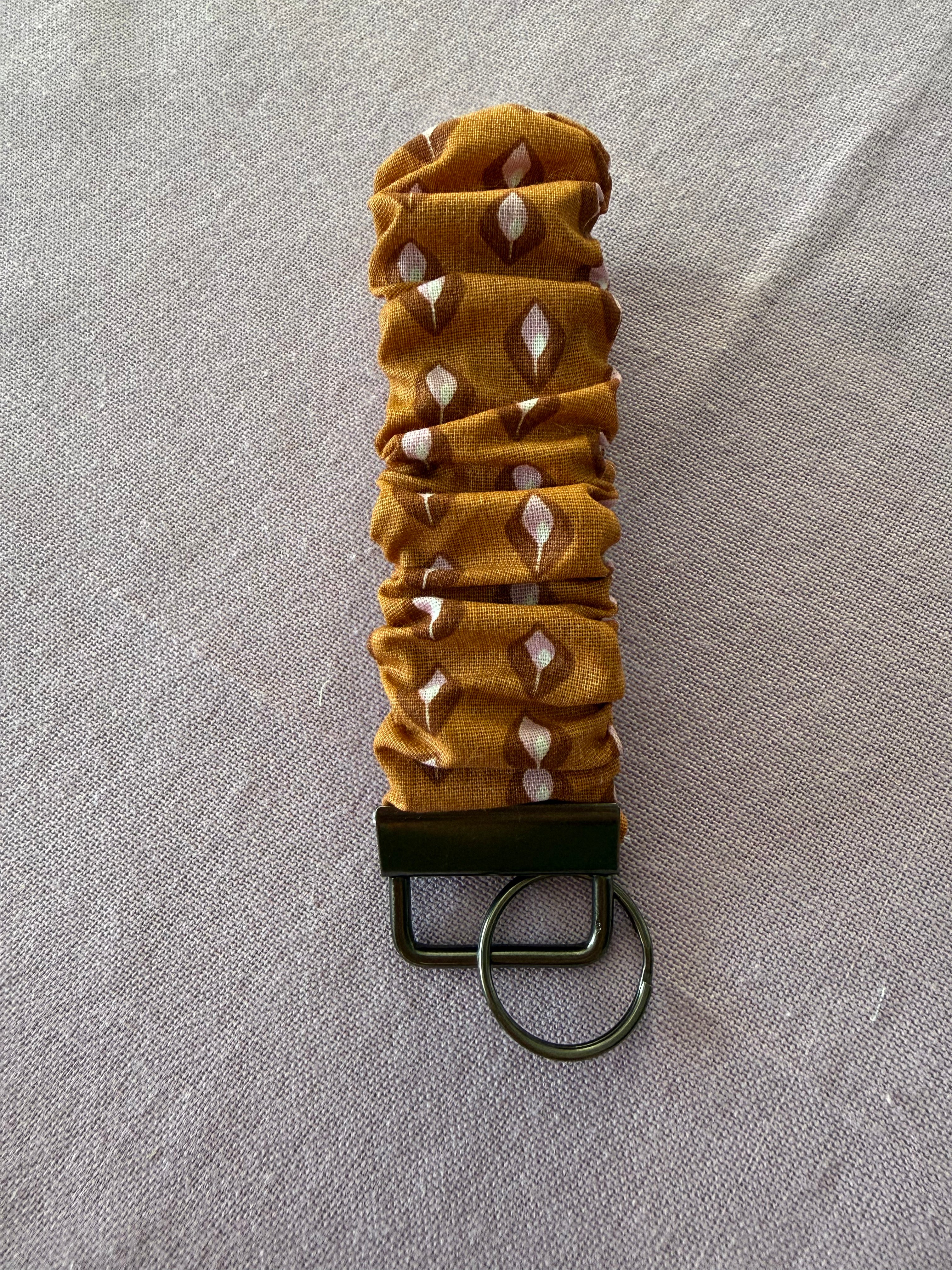 Scrunchy Schlüsselanhänger "Amber echo"