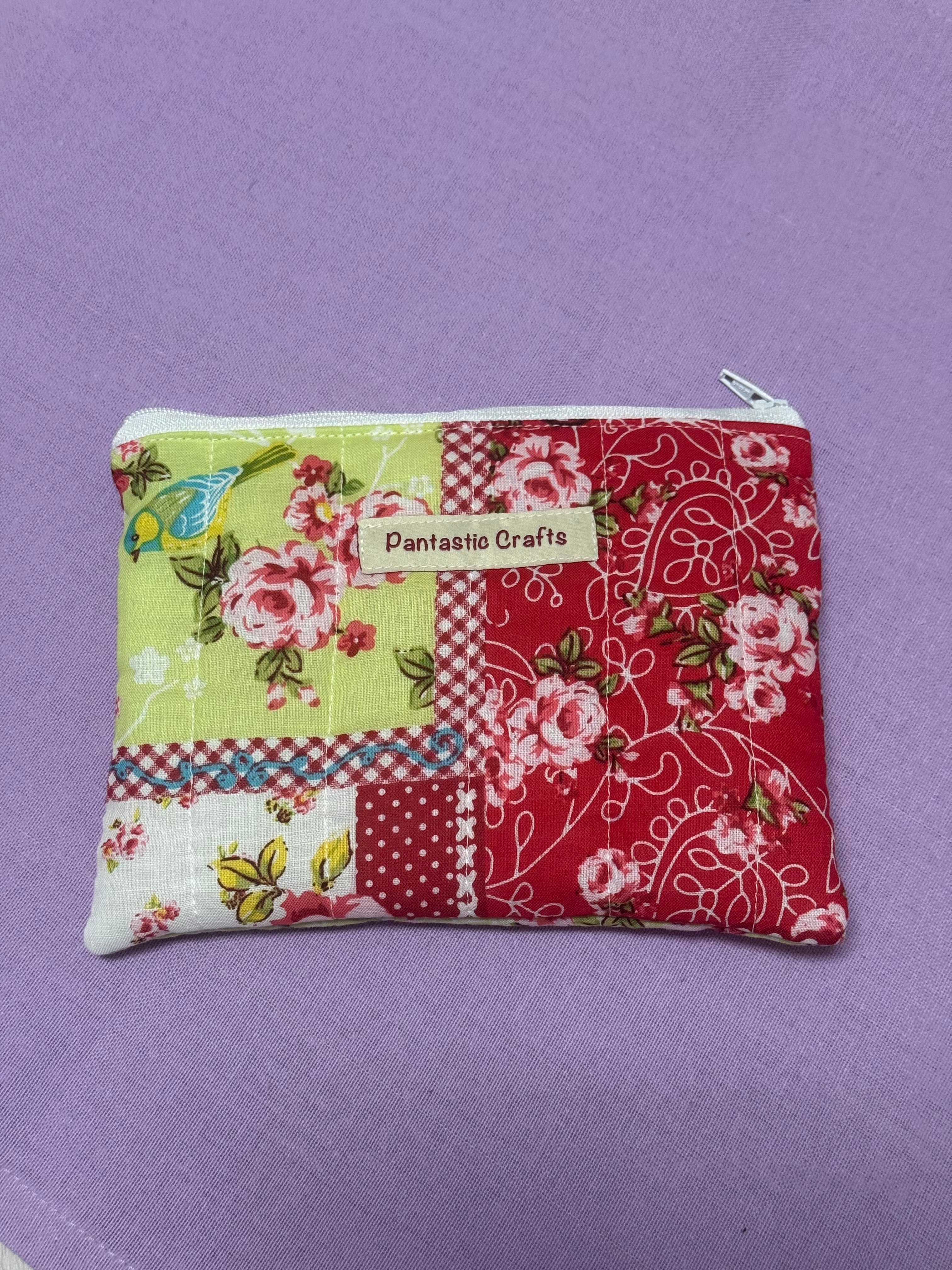 Kleines Täschchen "Floral Patchwork Bliss"