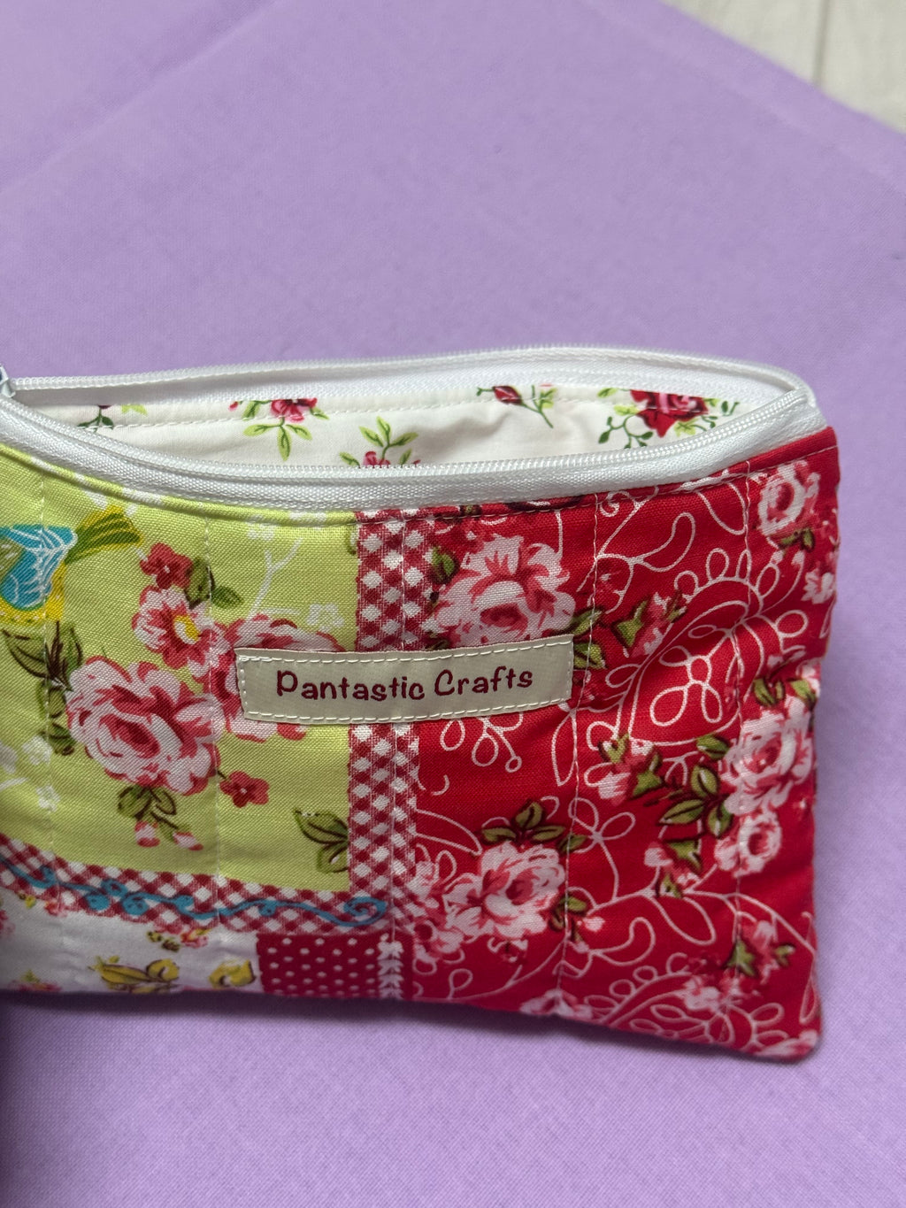 Kleines Täschchen "Floral Patchwork Bliss"