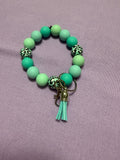 Pastel Turquoise Leo Bubbel Anhänger mit Fransen