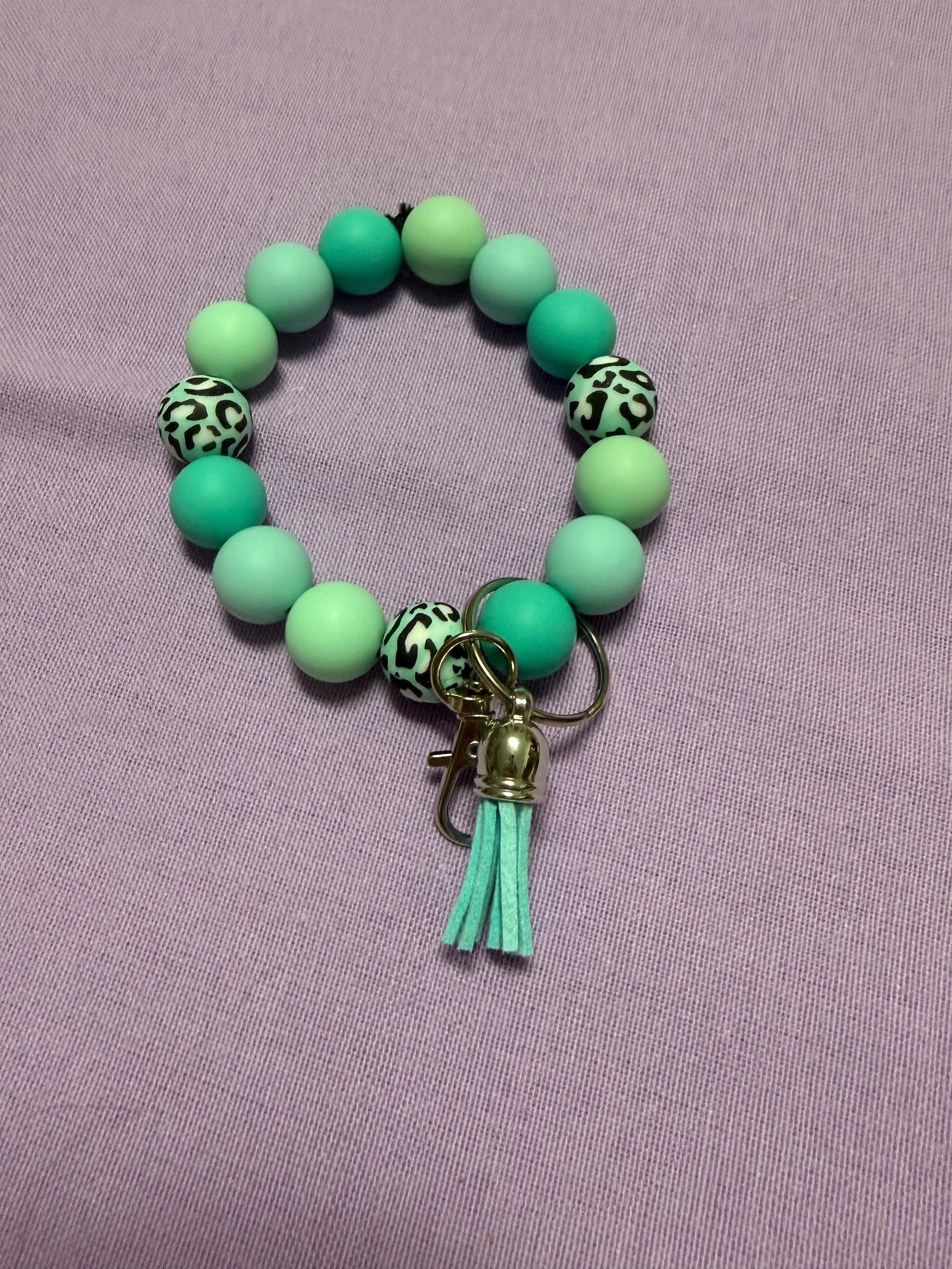 Pastel Turquoise Leo Bubbel Anhänger mit Fransen